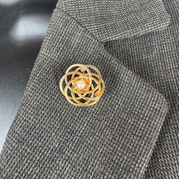 Vintage Gold Flower Brooch with Faux Pearl Center | Intricate Costume Jewelry - Picture 2 of 5